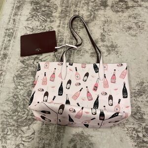 Kate spade bag in really good like new condition.